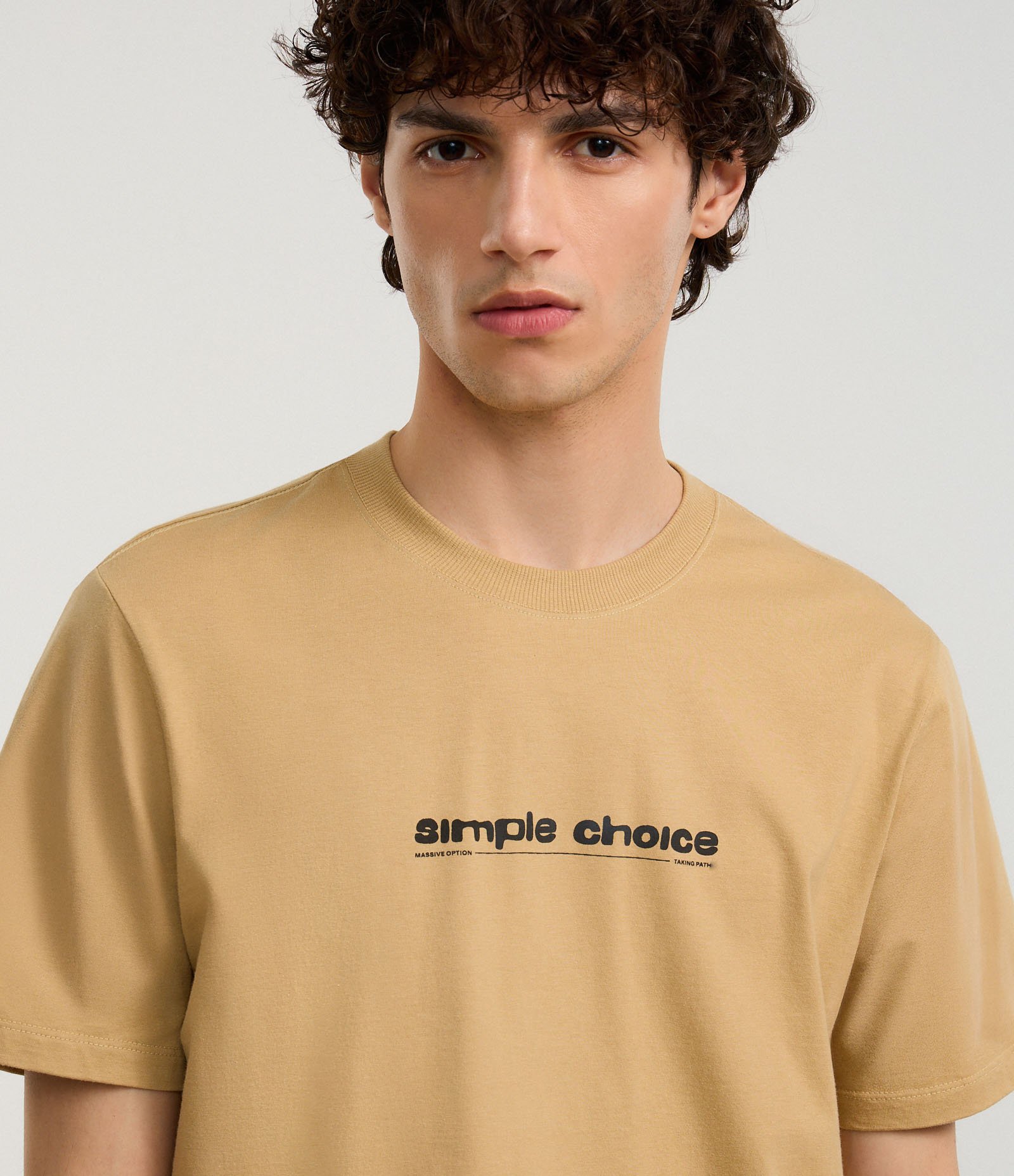Camiseta Regular em Algodão com Estampa Lettering Simple Choice Marrom 3