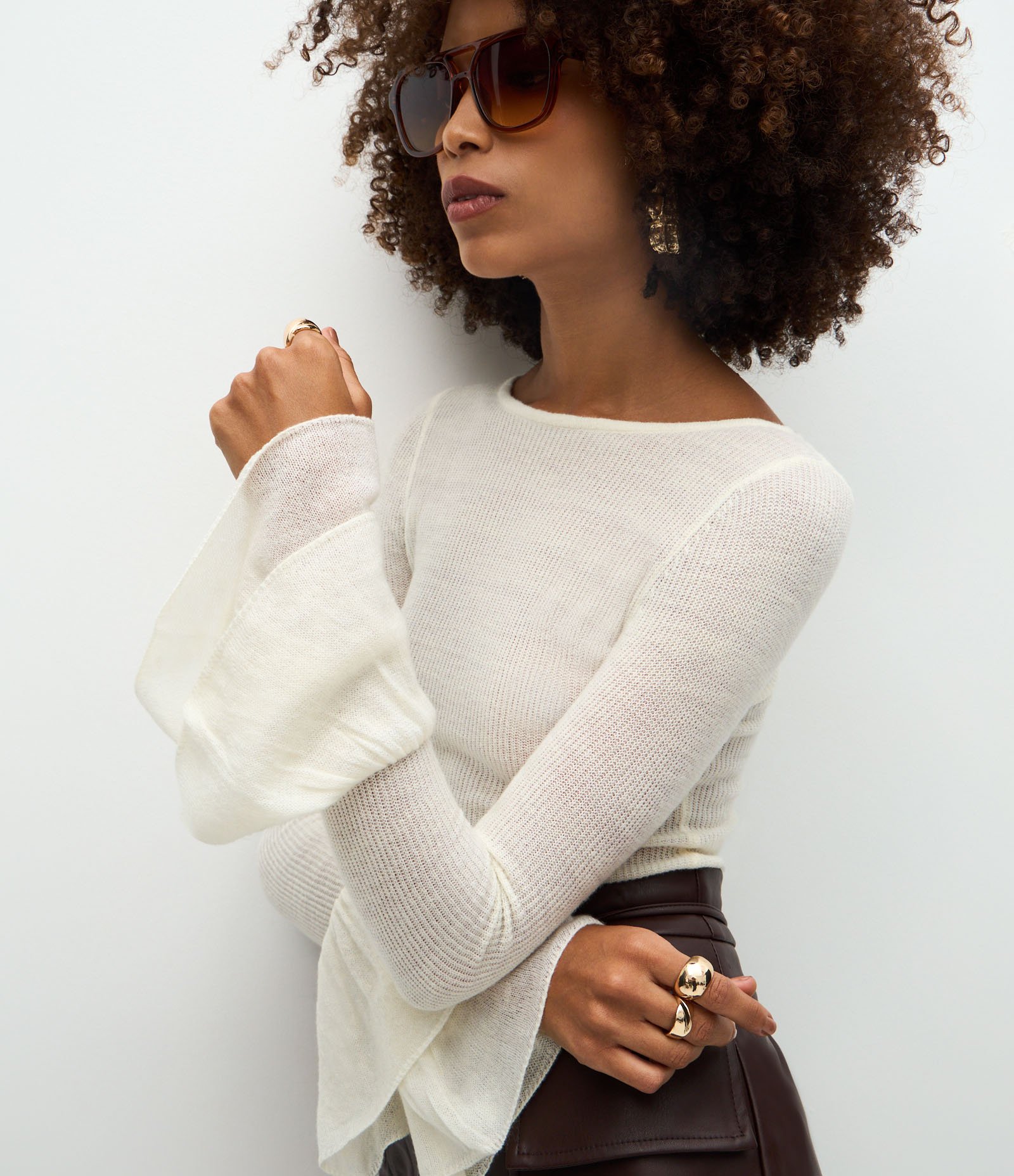 Blusa em Tricô com Babados na Manga e Gola Canoa Bege 4