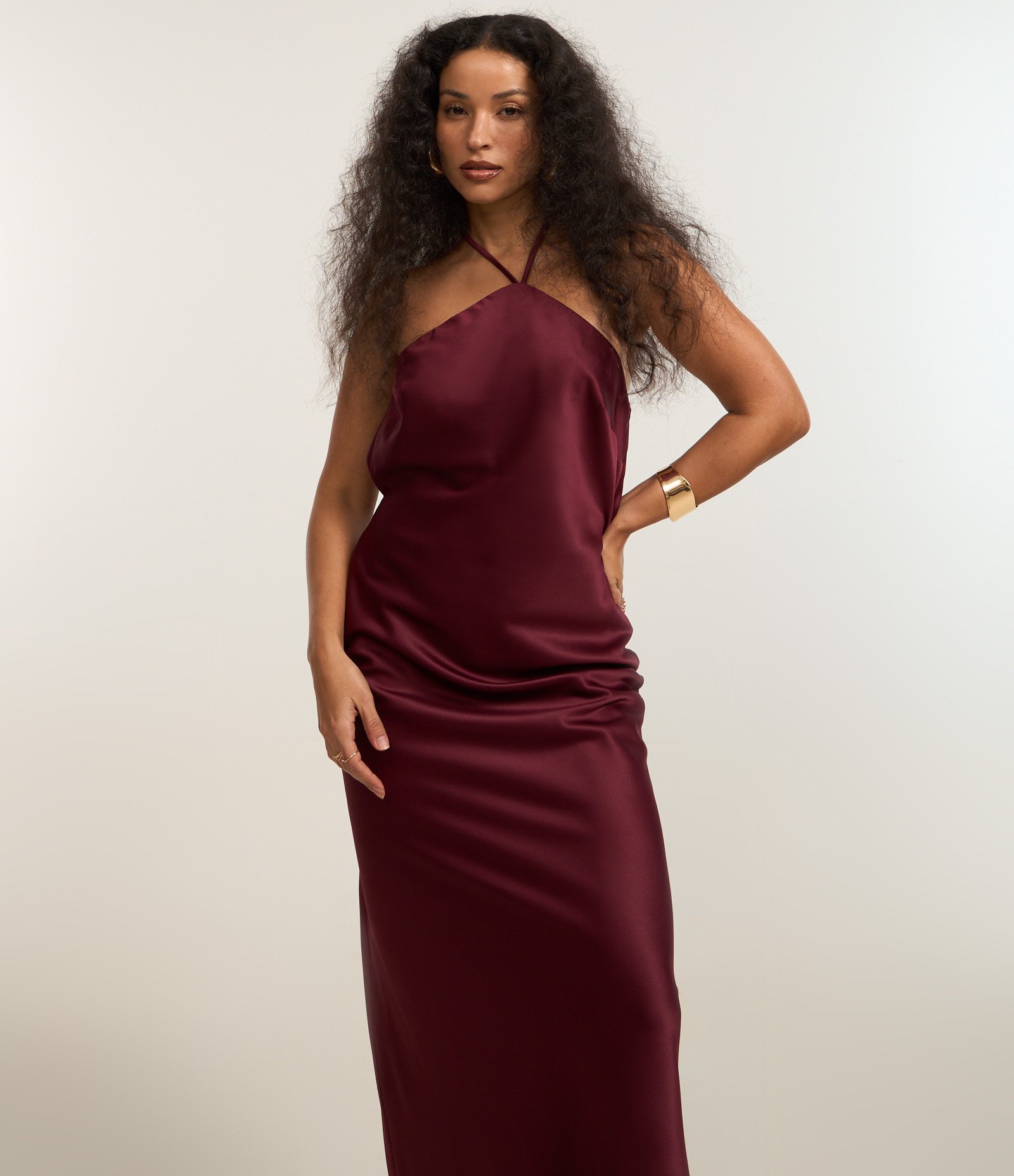 Vestido New Midi em Cetim com Decote Halter Vinho 2