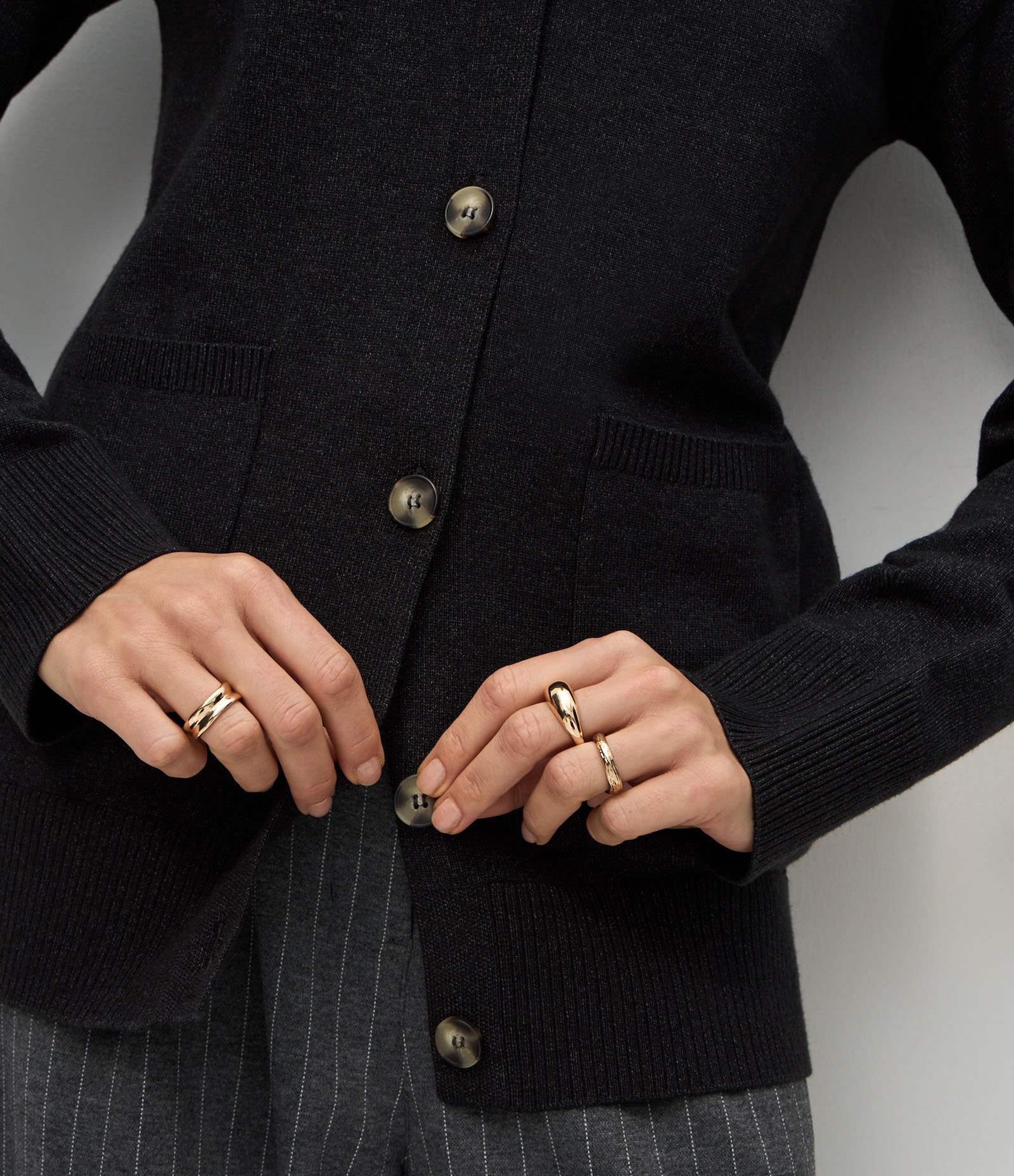 Cardigan em Tricô com Gola V e Bolsos Frontais Preto 3