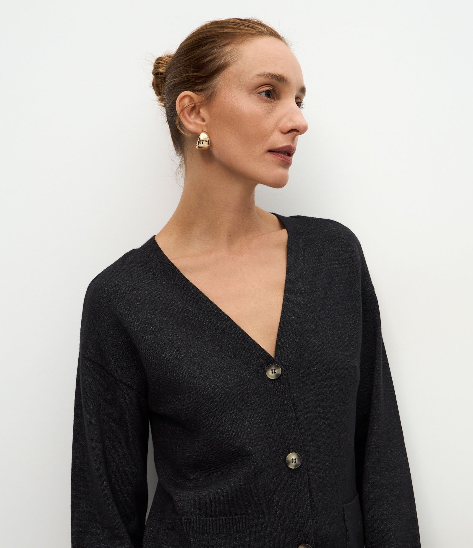 Cardigan em Tricô com Gola V e Bolsos Frontais Preto 4