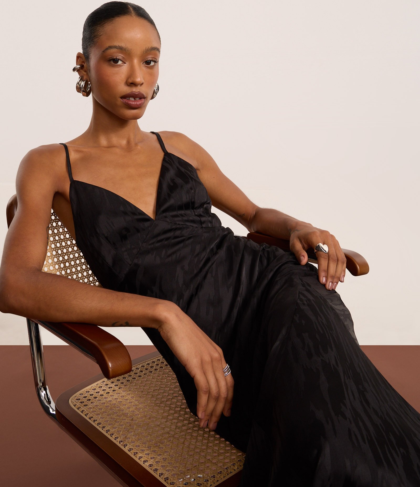 Vestido New Midi de Alça em Cetim com Textura Jacquard Preto 6