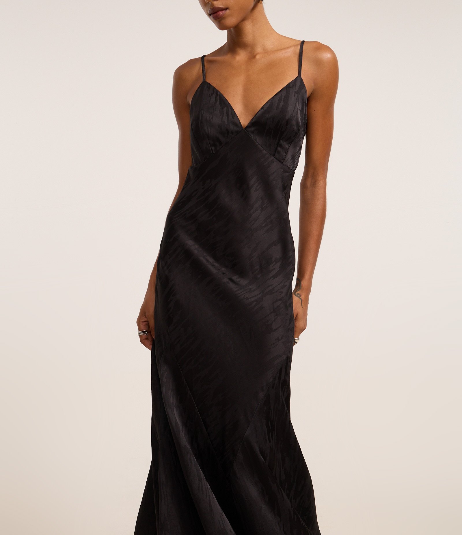 Vestido New Midi de Alça em Cetim com Textura Jacquard Preto 2