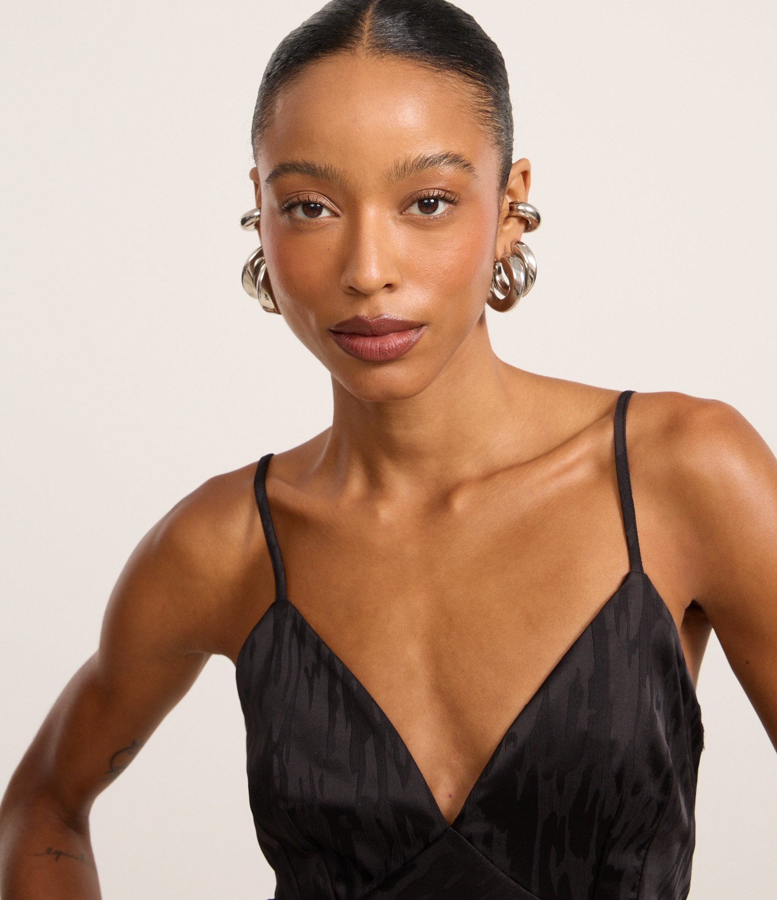 Vestido New Midi de Alça em Cetim com Textura Jacquard Preto 3