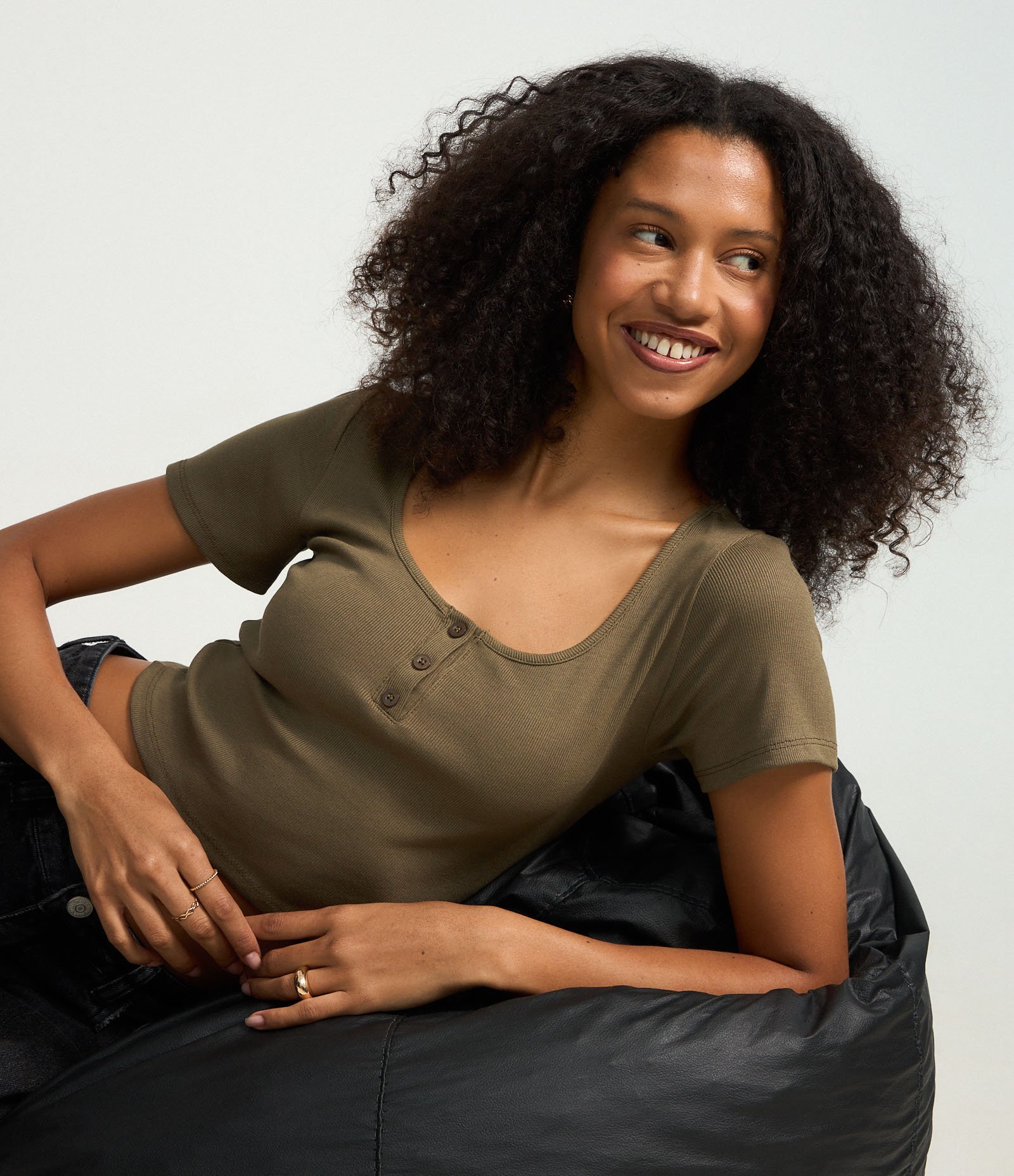 Blusa em Ribana com Botões no Decote Marrom 1