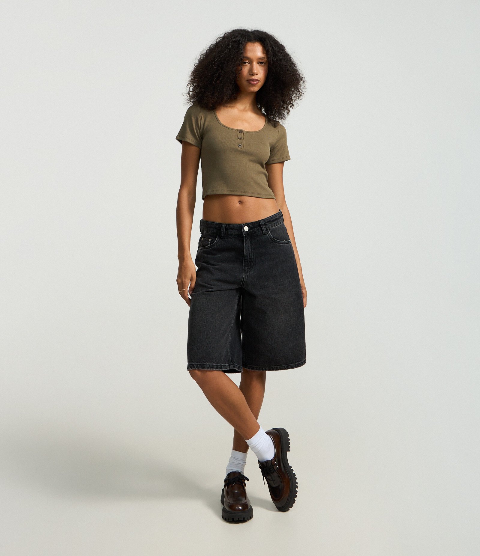 Blusa em Ribana com Botões no Decote Marrom 2