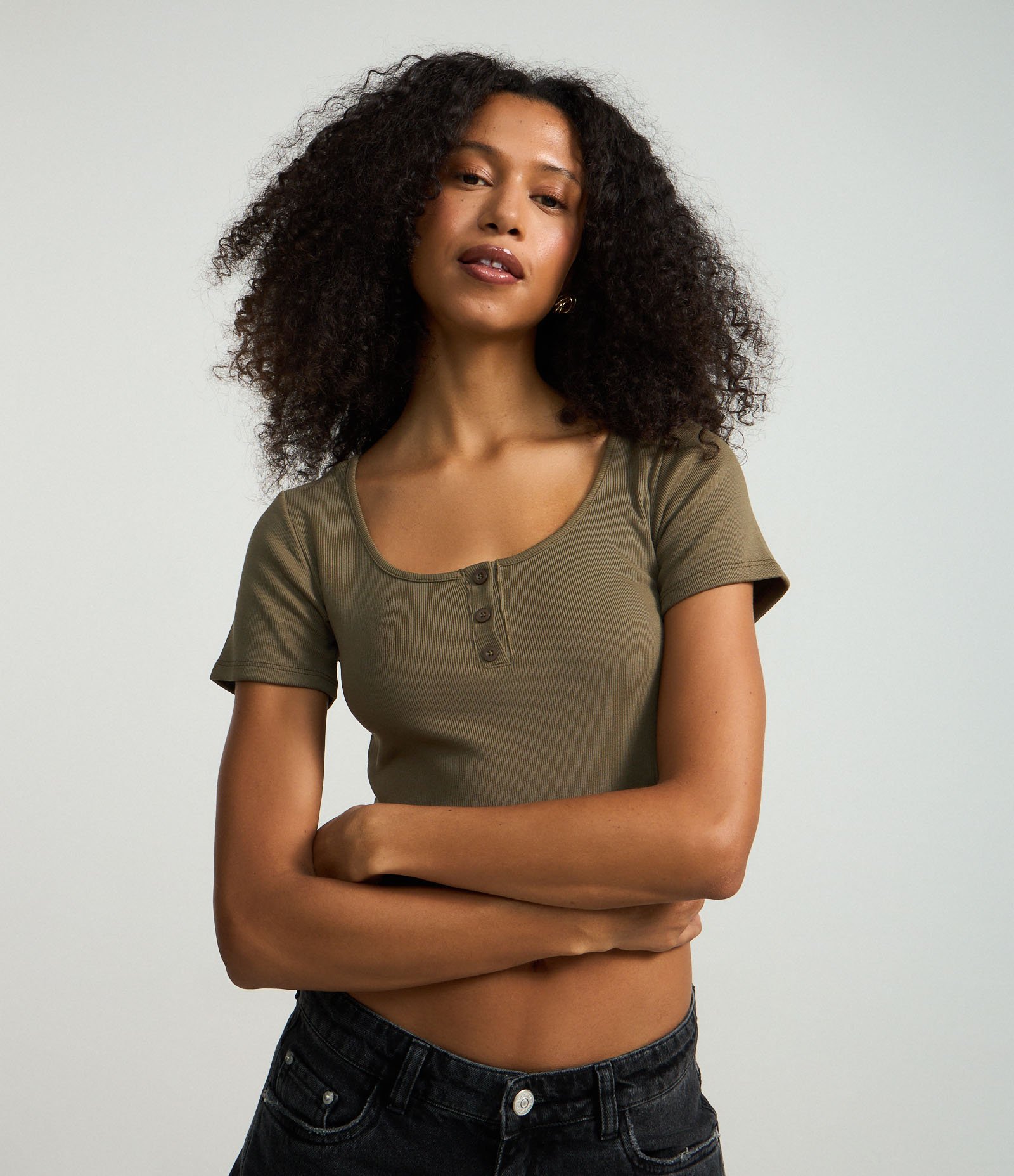 Blusa em Ribana com Botões no Decote Marrom 5