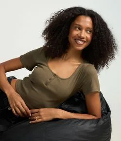 Blusa em Ribana com Botões no Decote