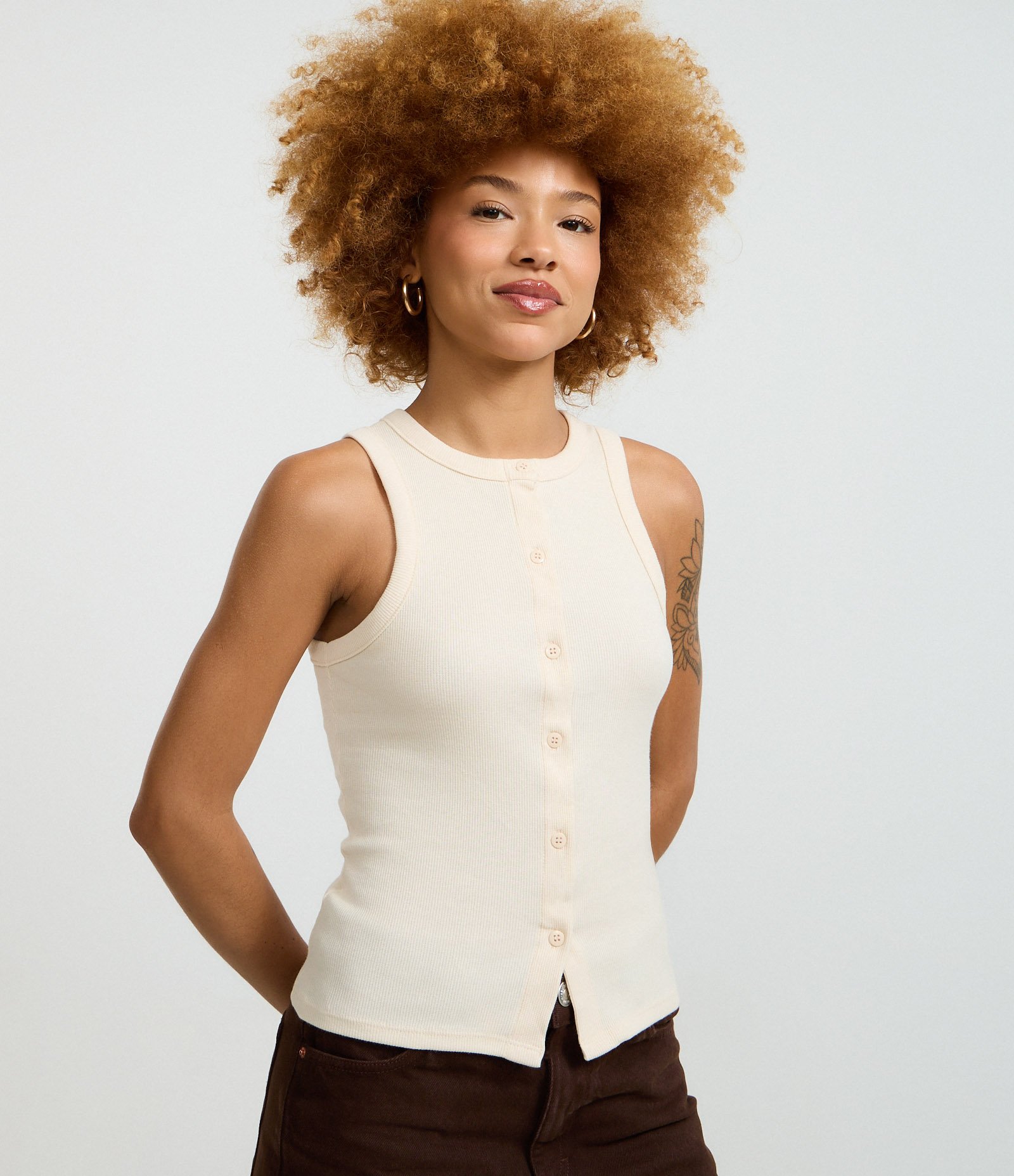 Regata em Ribana com Botões Frontais Bege 1