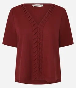 Blusa Slim em Piquet com Decote V e Detalhe Texturizado