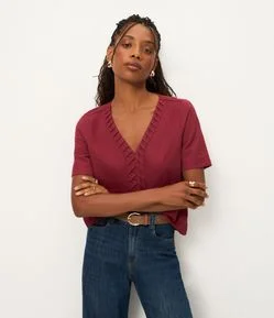 Blusa Slim em Piquet com Decote V e Detalhe Texturizado