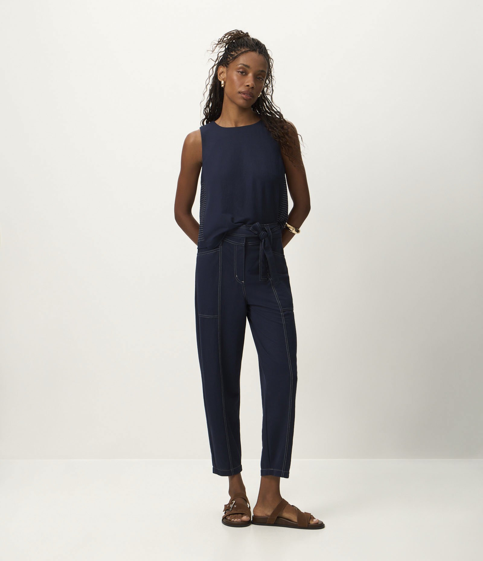 Blusa sem Manga com Detalhe Listrado na Lateral Azul 2