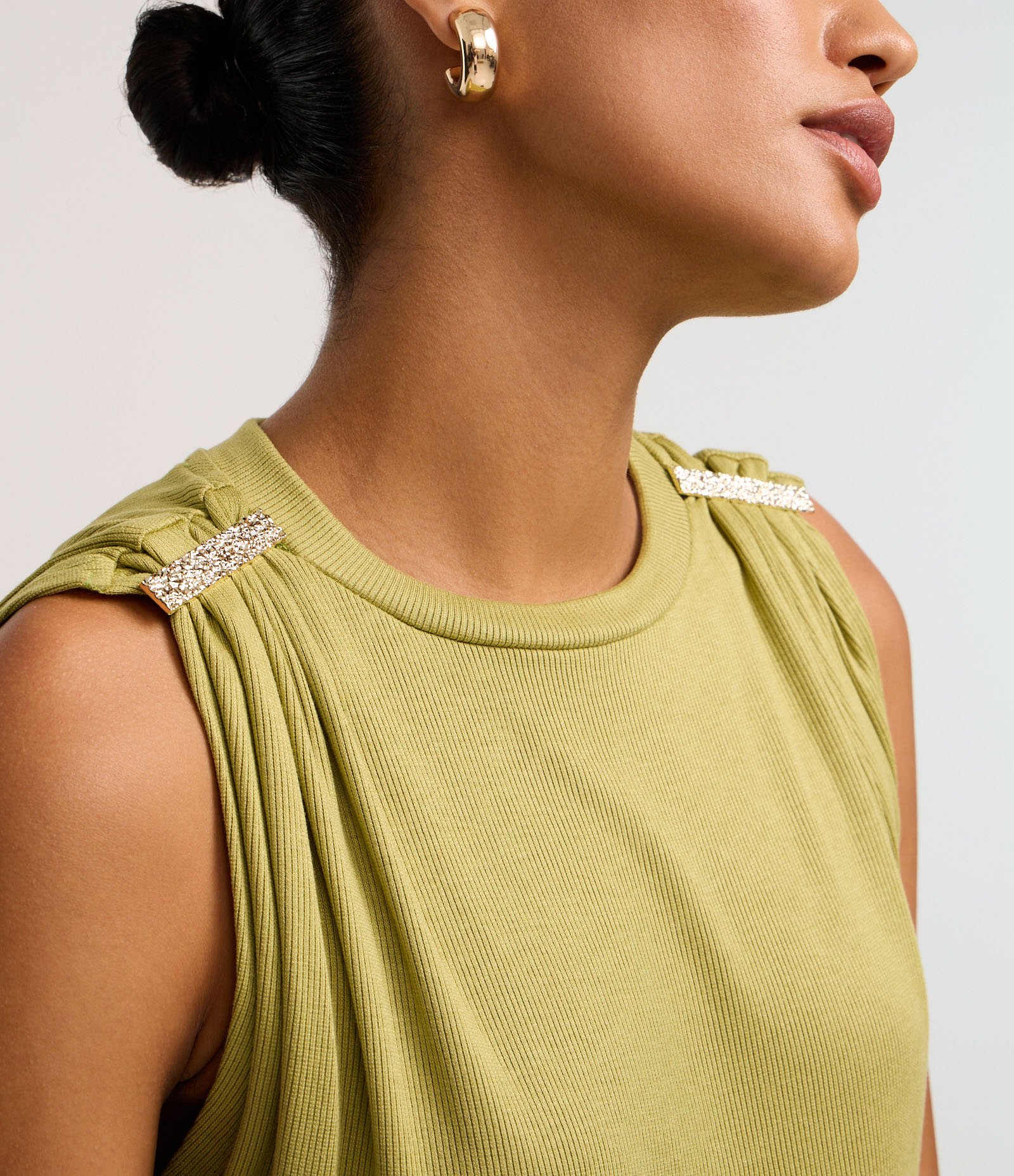 Blusa Canelada em Ribana com Detalhe Metalizado no Ombro Verde 4