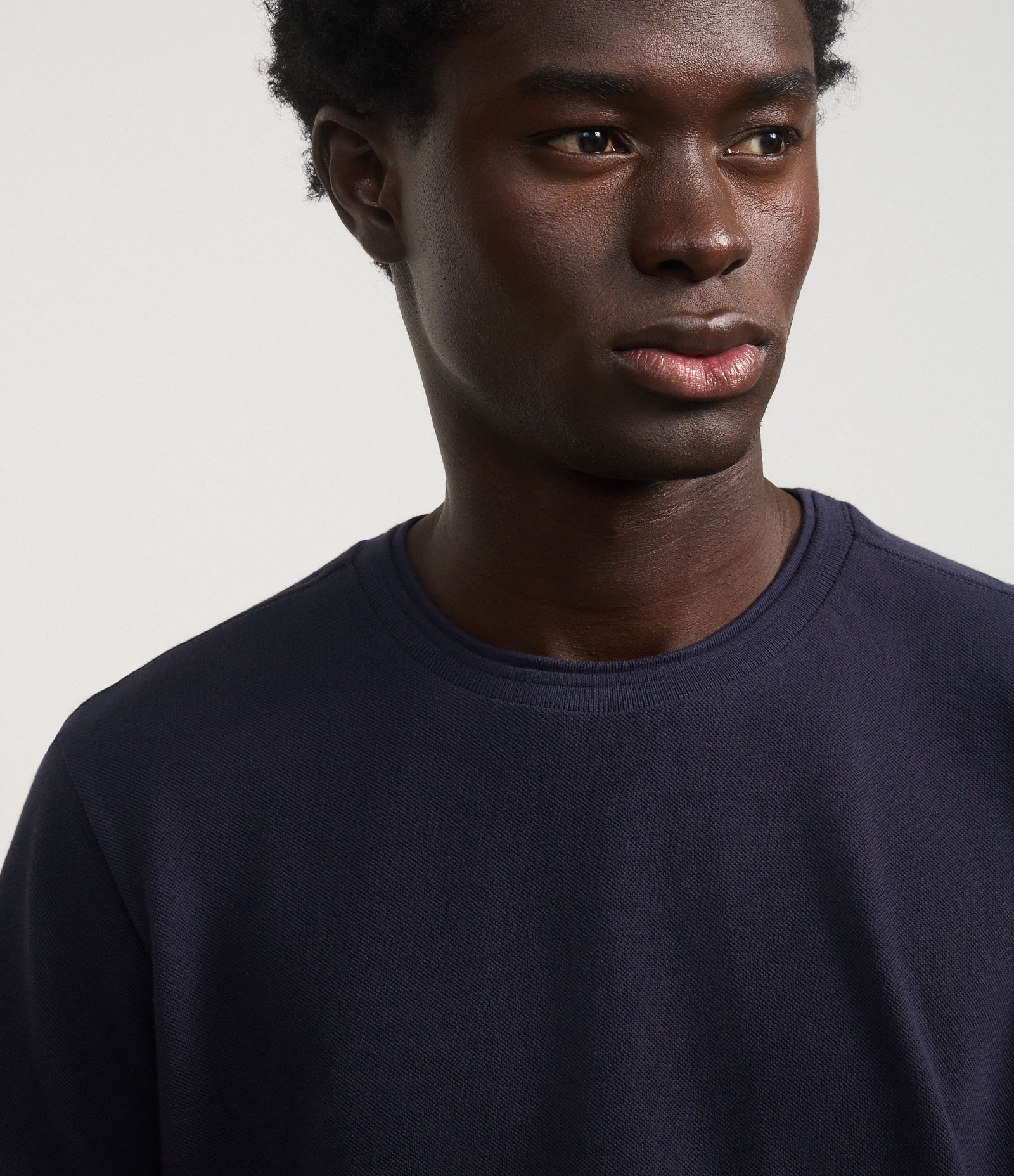 Camiseta Regular em Piquet com Gola Sobreposta em Ribana Azul Marinho 4