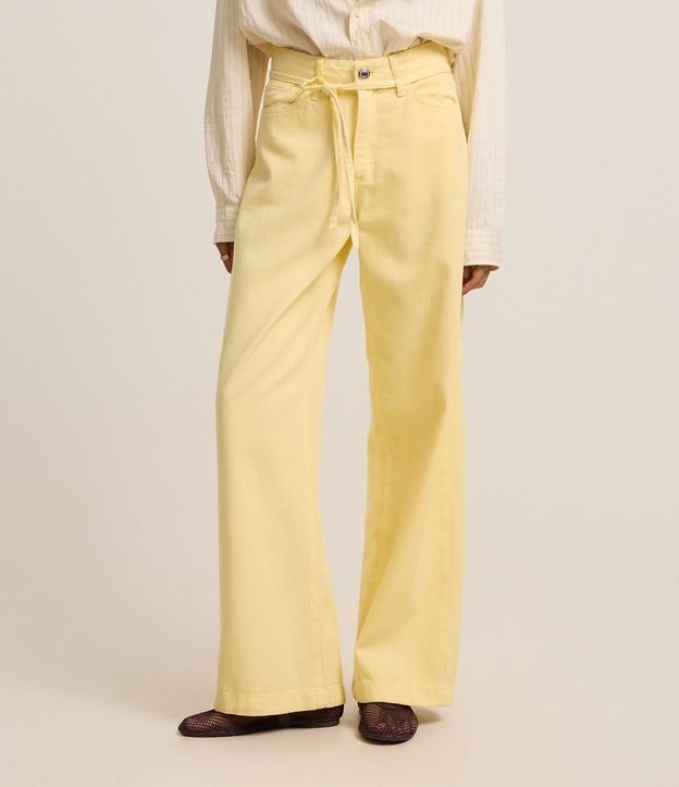 Calça Wide Leg em Sarja com Cintura Média