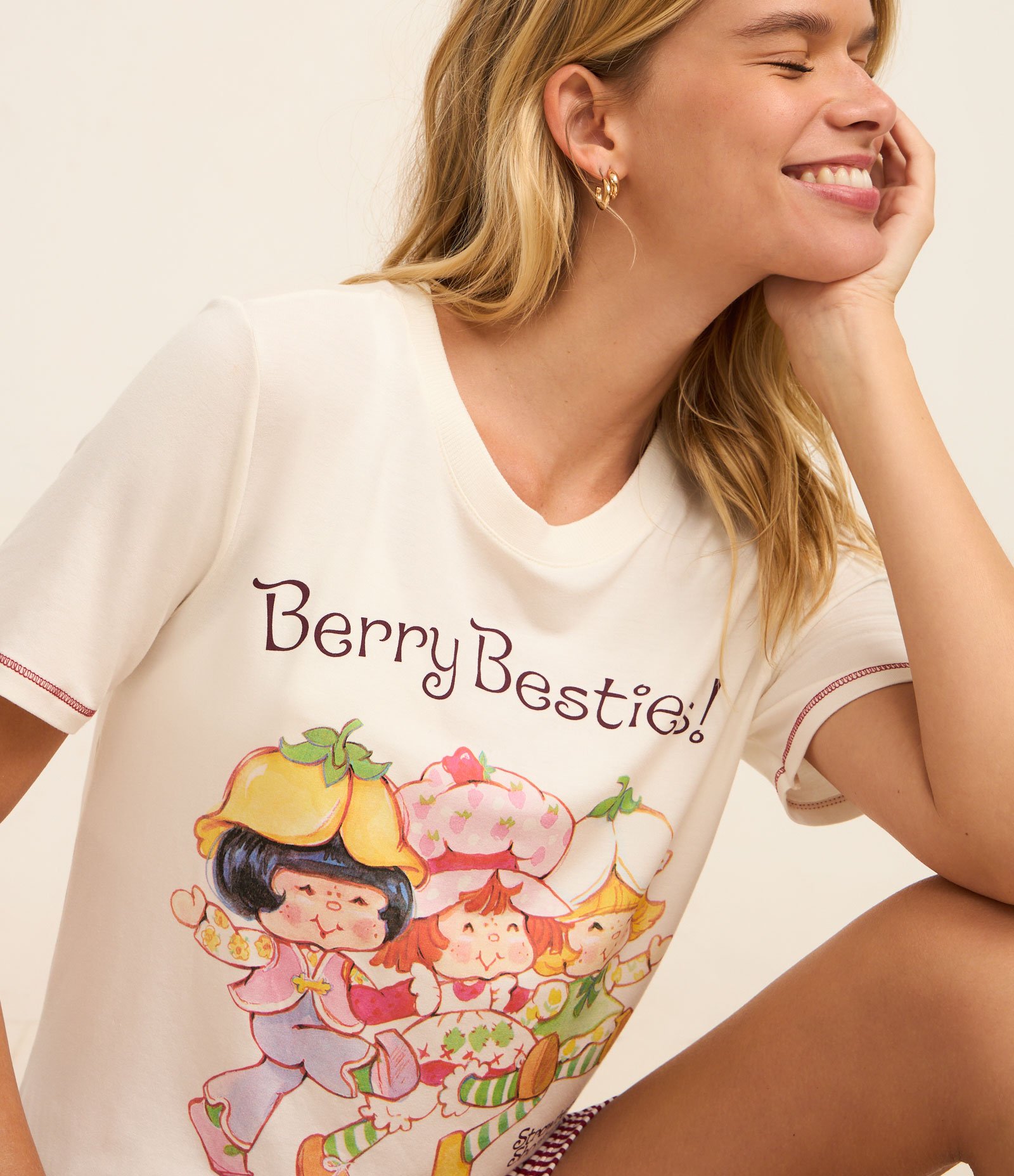 Pijama Short Doll em Viscose com Estampa Moranguinho e Amigas Branco 2