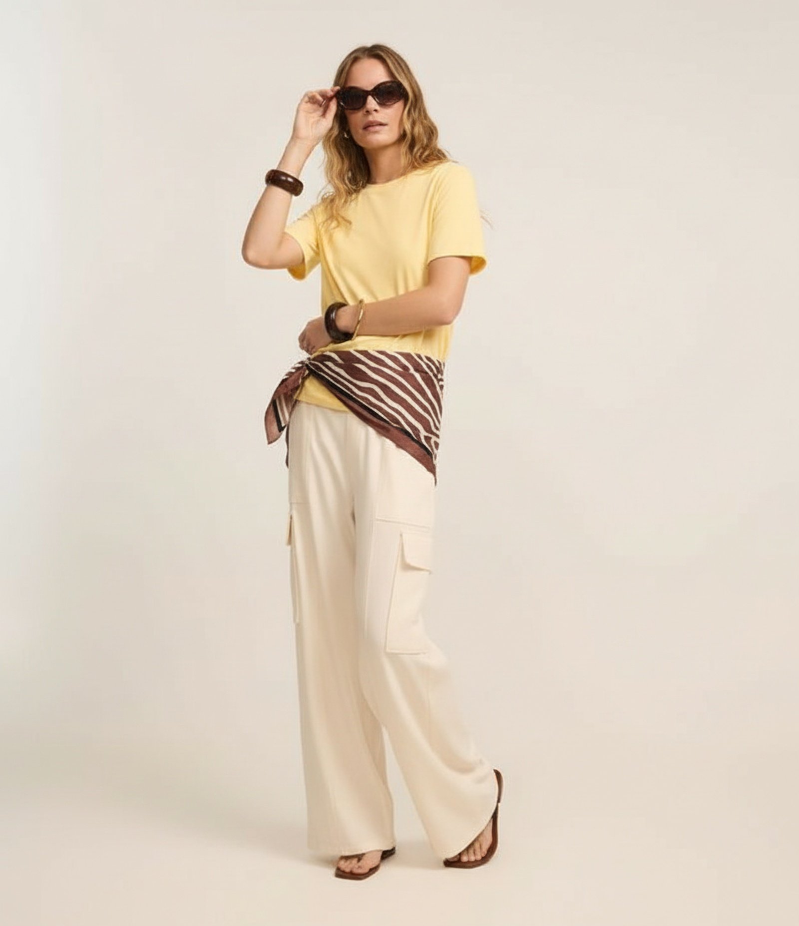 Camiseta Básica em Cotton com Gola Redonda Amarelo 4