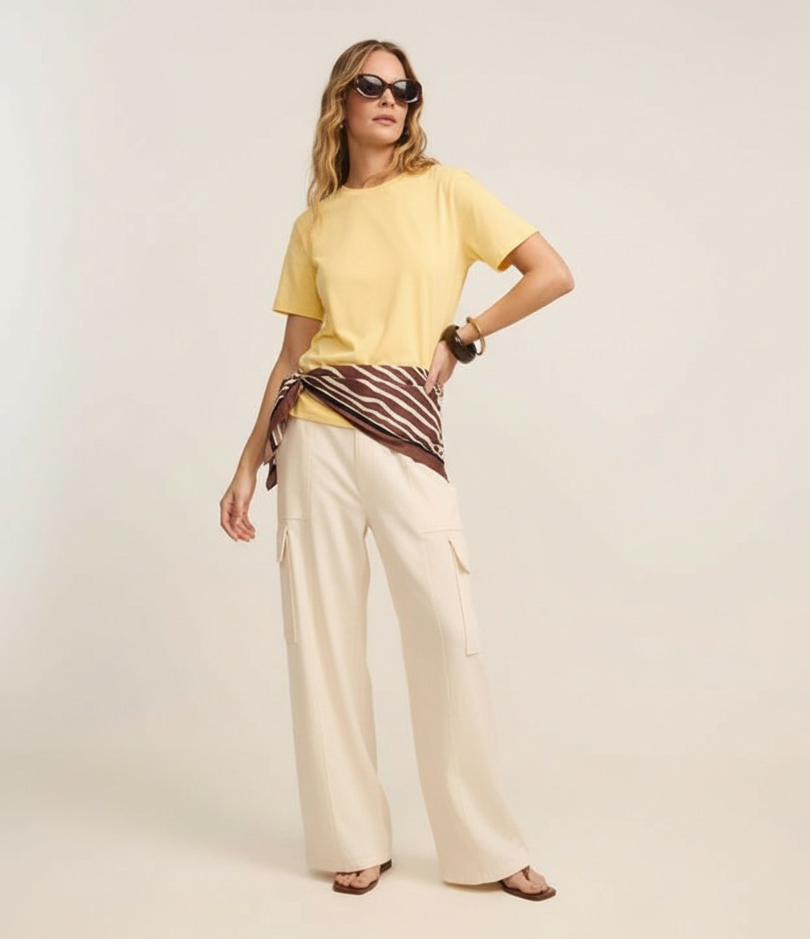 Camiseta Básica em Cotton com Gola Redonda Amarelo 6