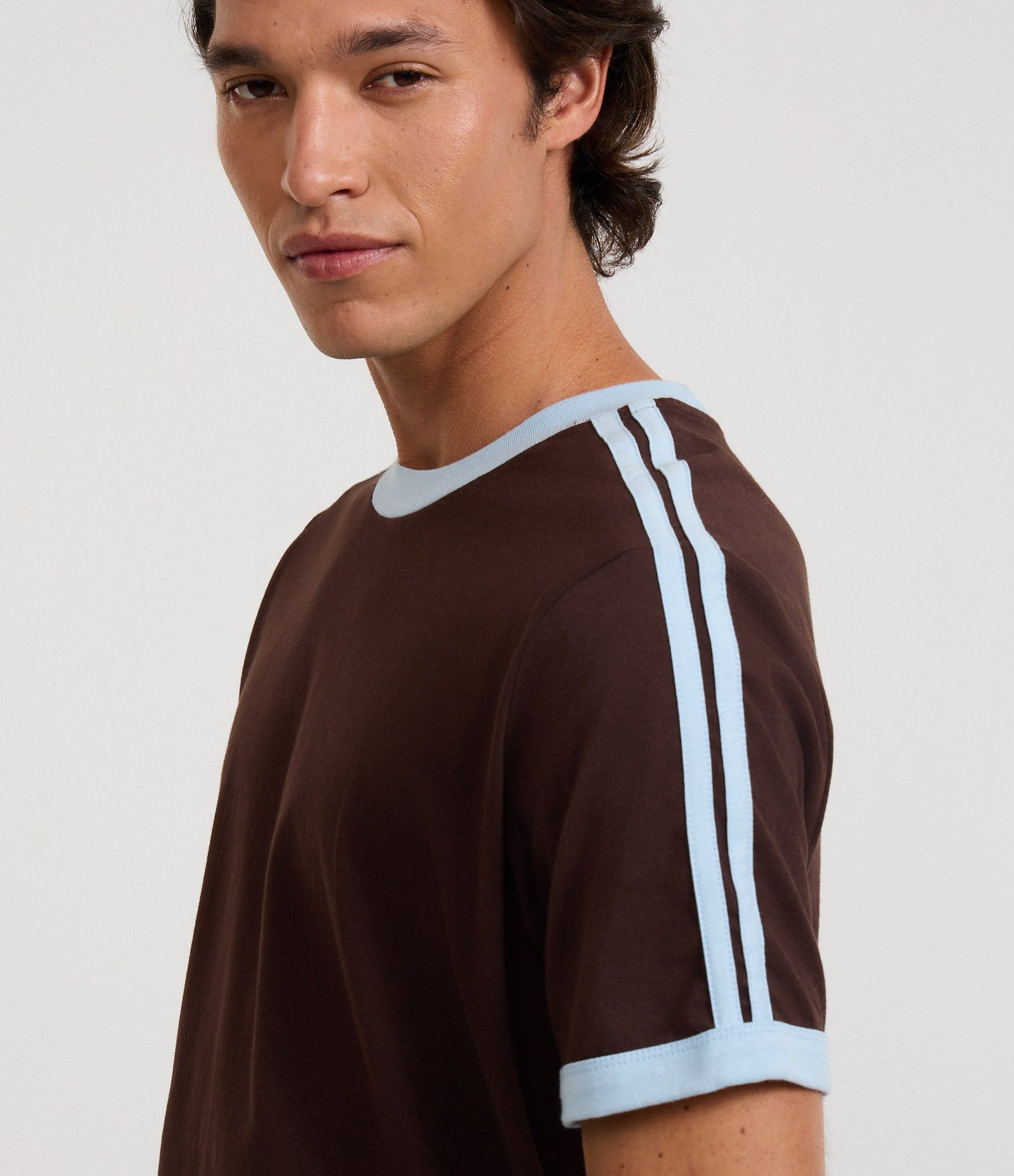 Camiseta Regular em Algodão com Listras Contrastantes Marrom 4