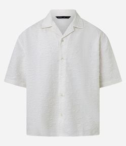 Camisa Boxy com Textura Devoré e Detalhes Navalhados