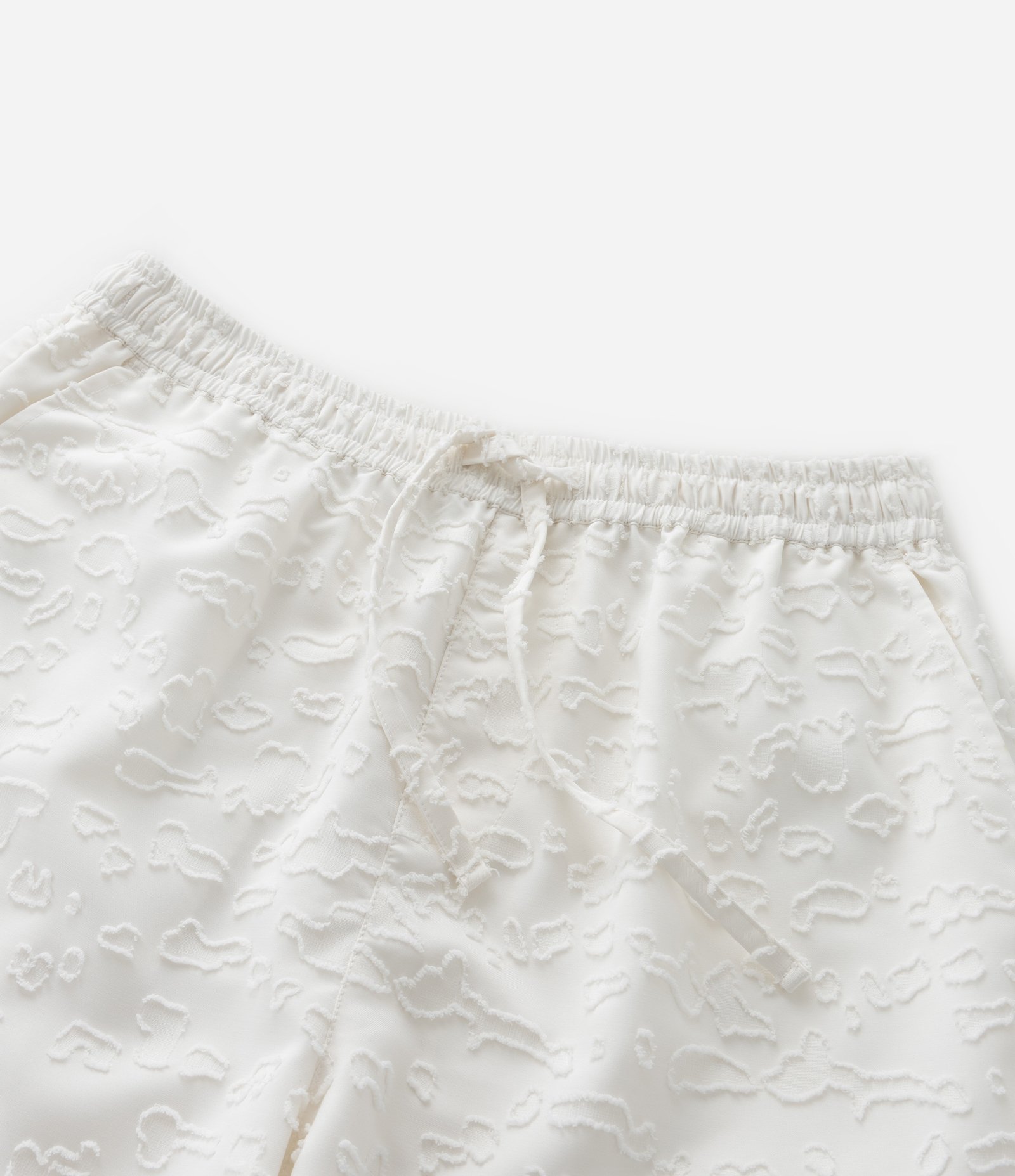 Bermuda com Cós Elástico Detalhes Navalhados e Textura Branco 8