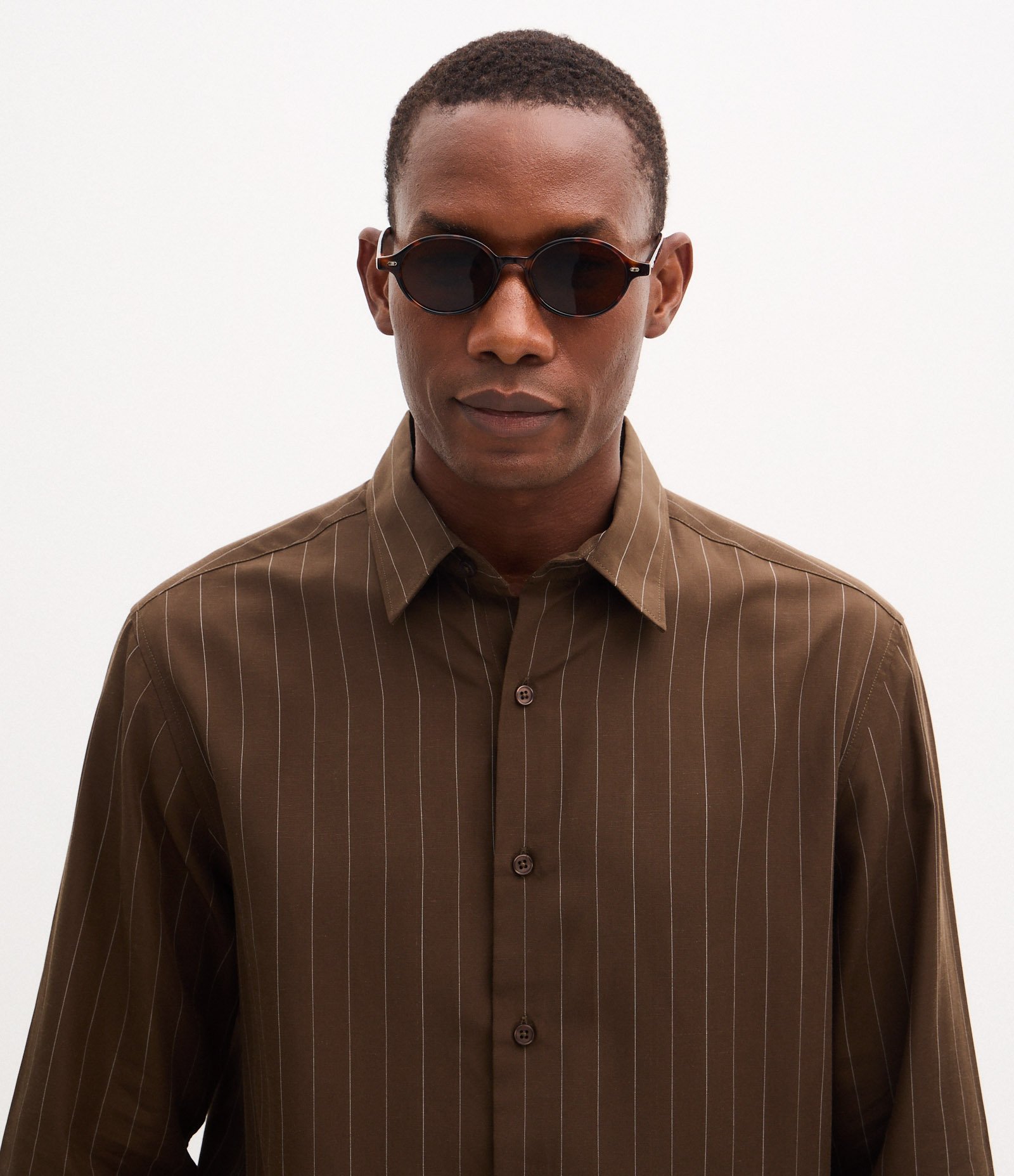 Camisa Comfort em Alfaiataria com Listras em Fio Tinto Marrom 3