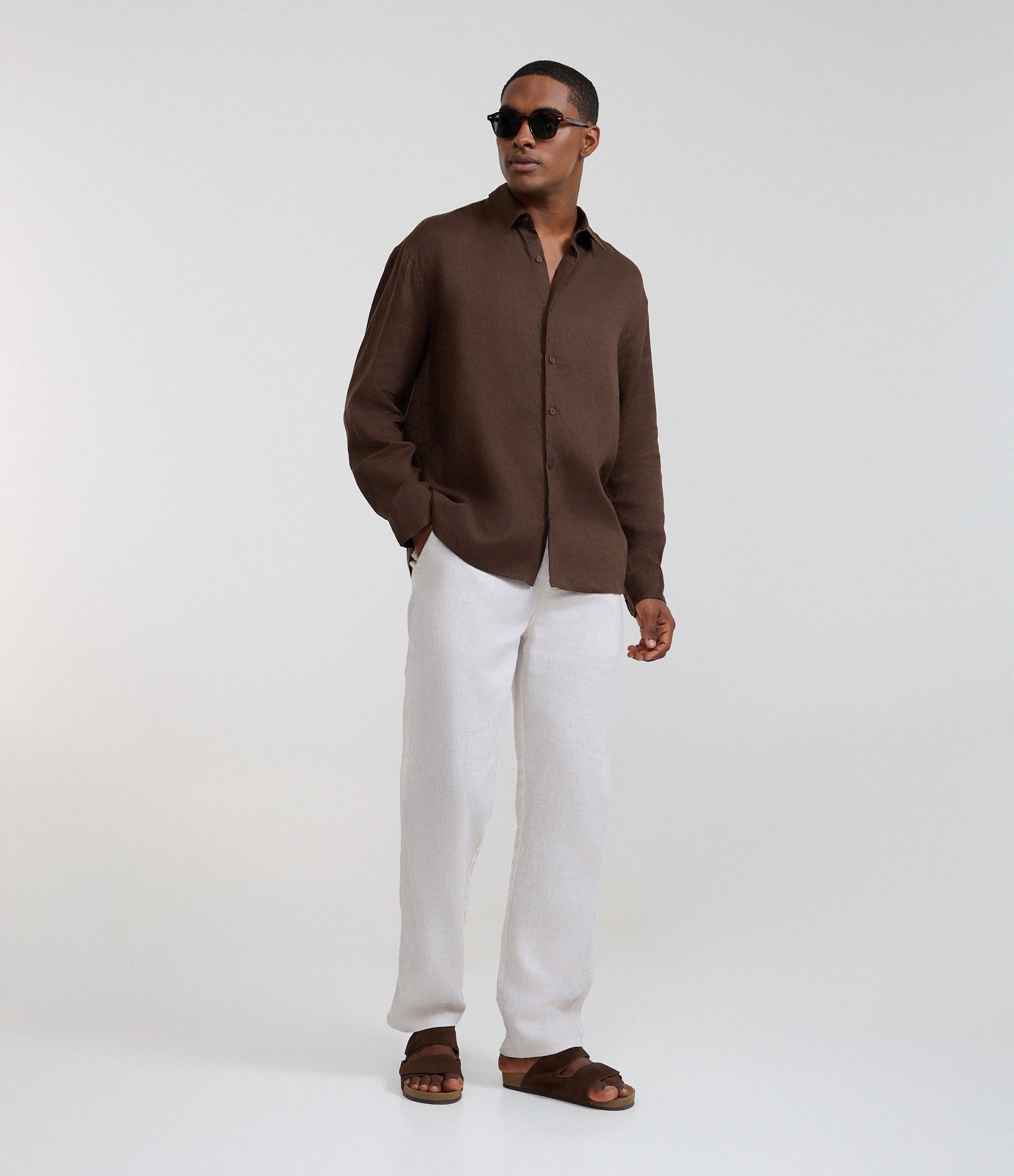 Camisa Relaxed em Cambraia de Linho Puro Marrom 2