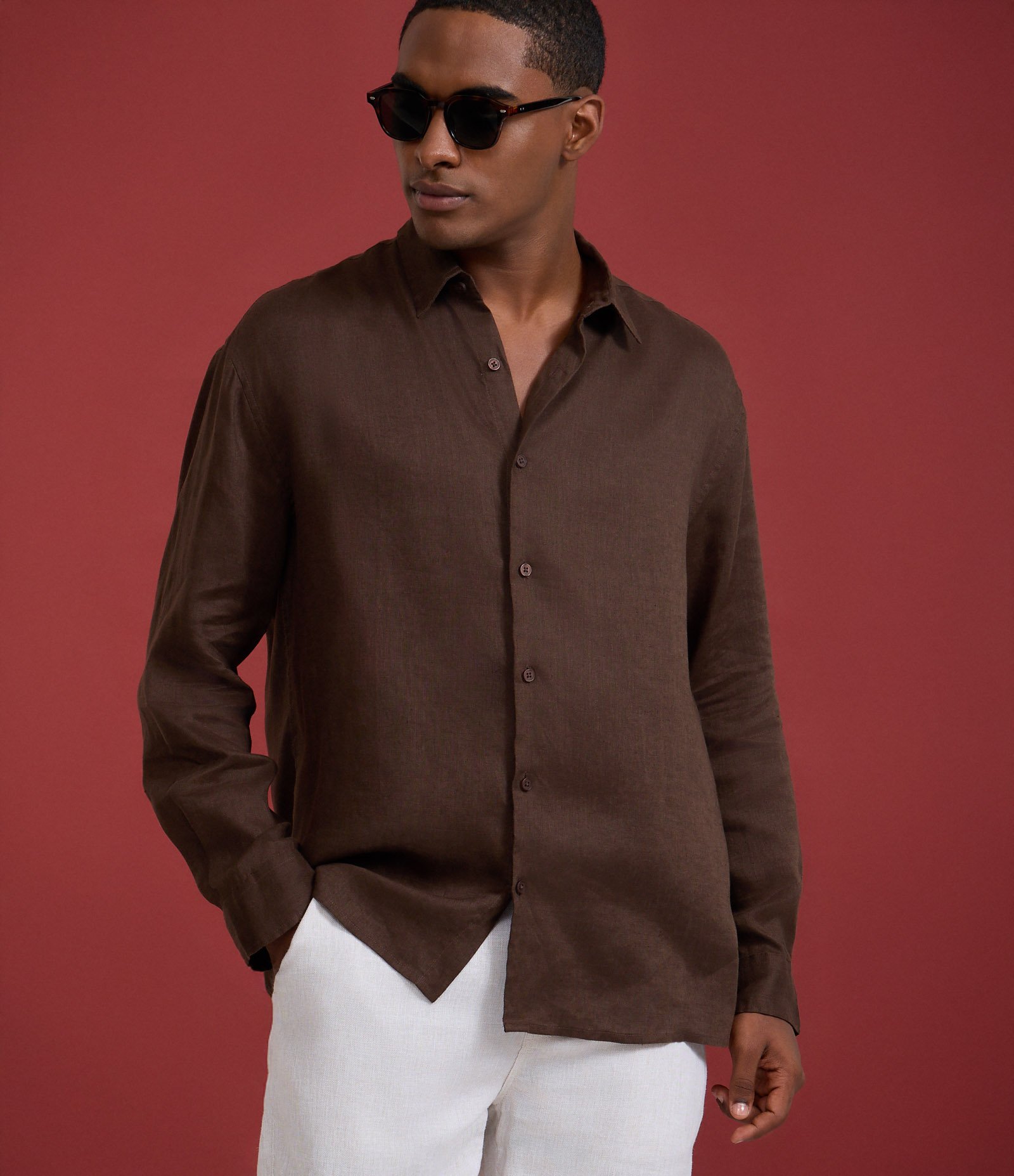 Camisa Relaxed em Cambraia de Linho Puro Marrom 5