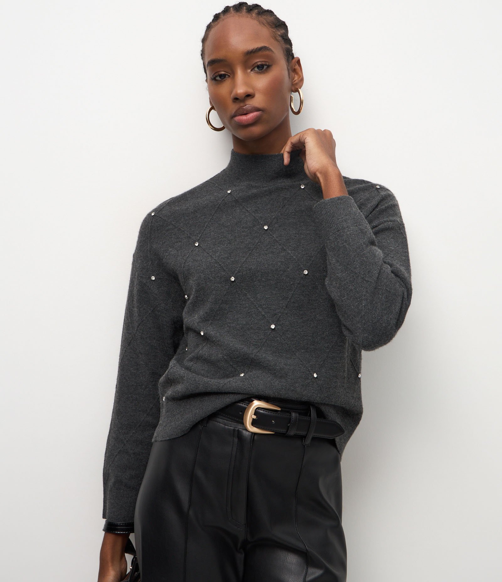 Suéter em Tricô com Golinha Média e Aplicação de Bolinhas Cinza 3