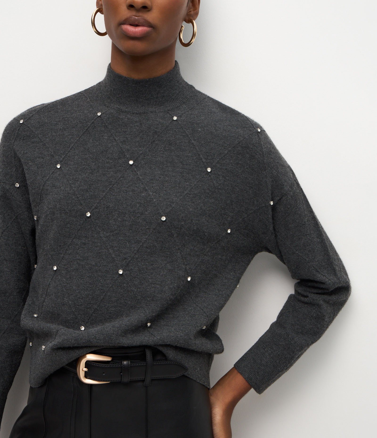 Suéter em Tricô com Golinha Média e Aplicação de Bolinhas Cinza 4