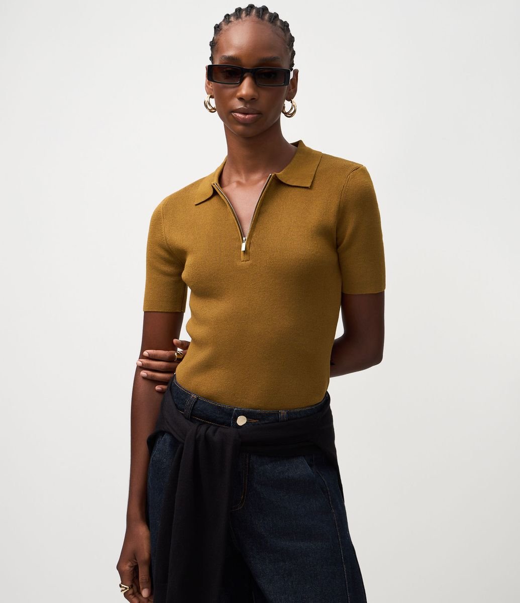 Blusa Polo em Tricô com Manga Curta e Zíper Frontal Amarelo
