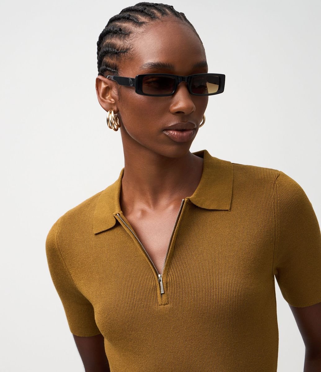 Blusa Polo em Tricô com Manga Curta e Zíper Frontal Amarelo