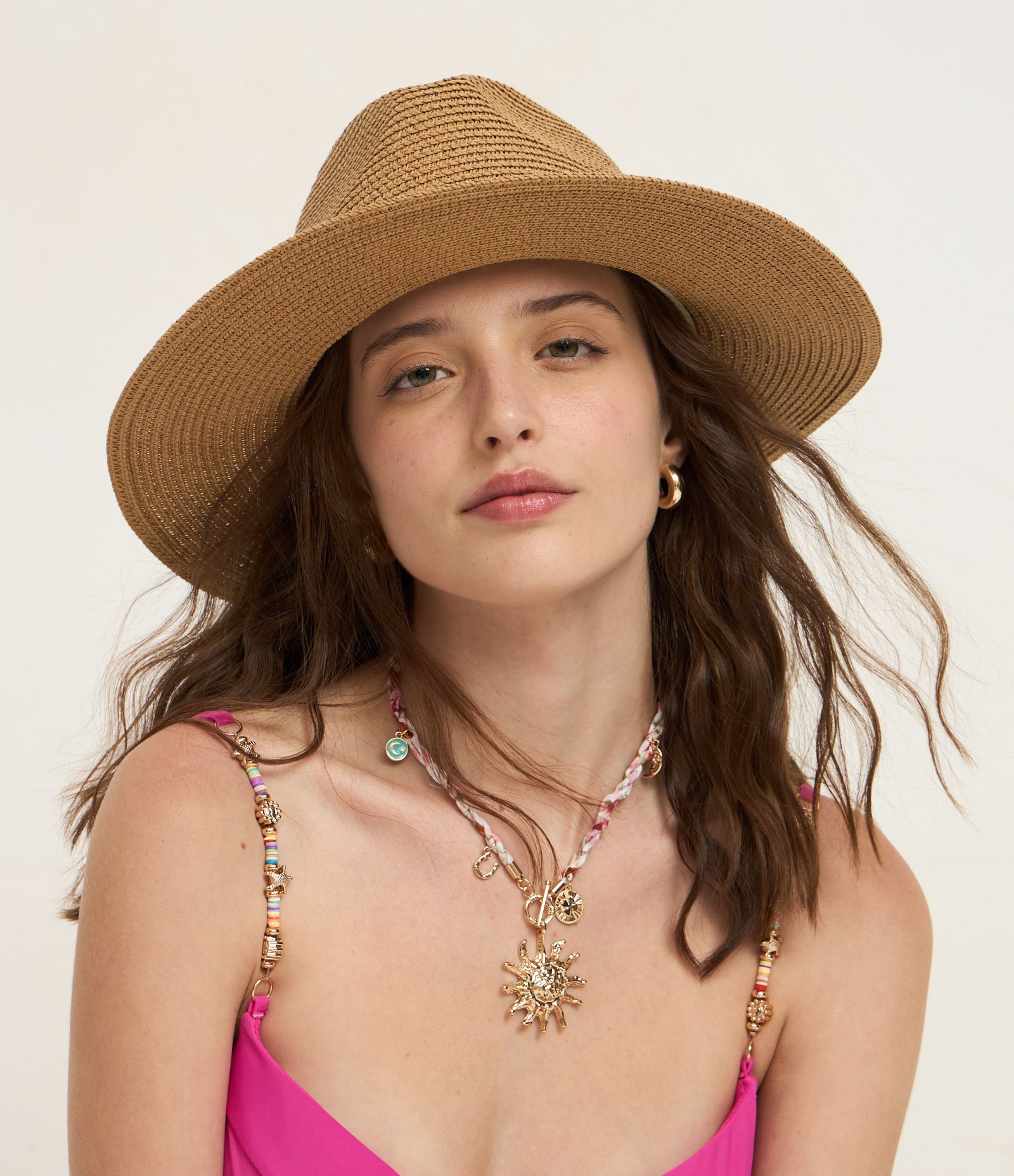 Chapéu Panamá com Aviamento de Miçangas e Medalhas Bege 5