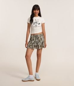 Short Saia Mini em Viscose com Estampa Camuflada e Babados