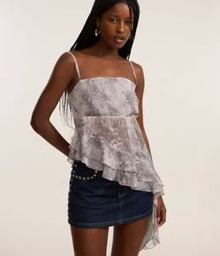 Blusa em Chiffon com Estampa Animal Print Cobra e Ponta Assimétrica