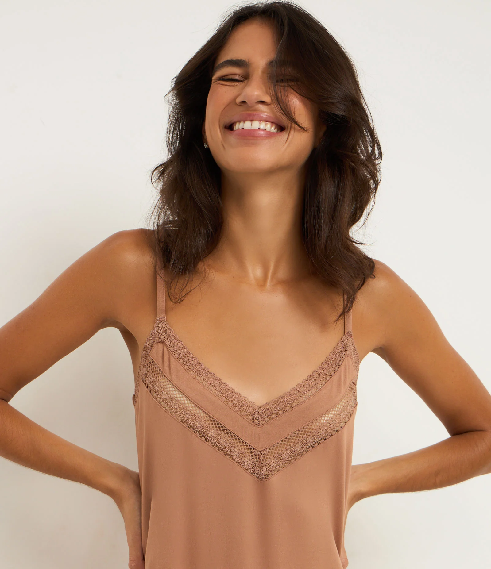 Pijama Short Doll com Alcinha e Detalhe em Renda Bege 2