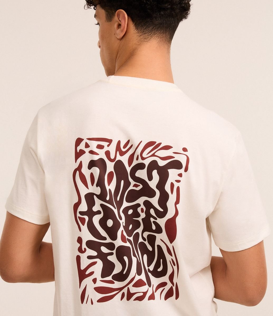 Camiseta Comfort em Algodão com Estampa Abstrata e Lettering Branco