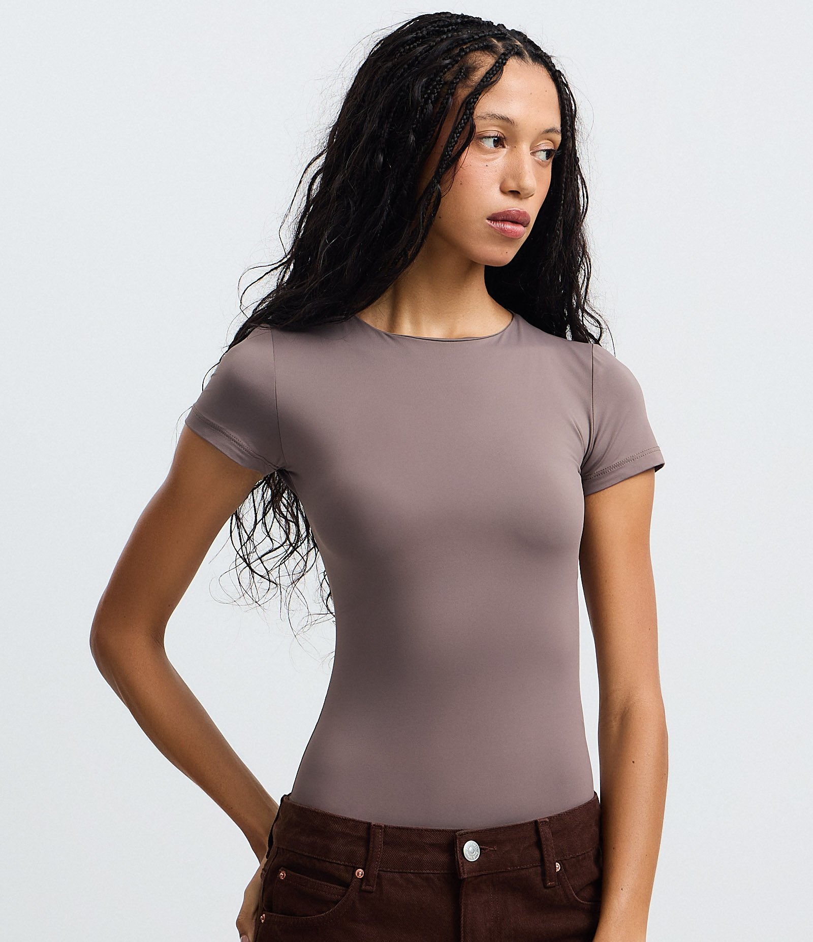 Body Básico em Poliamida com Mangas Curtas Taupe 1