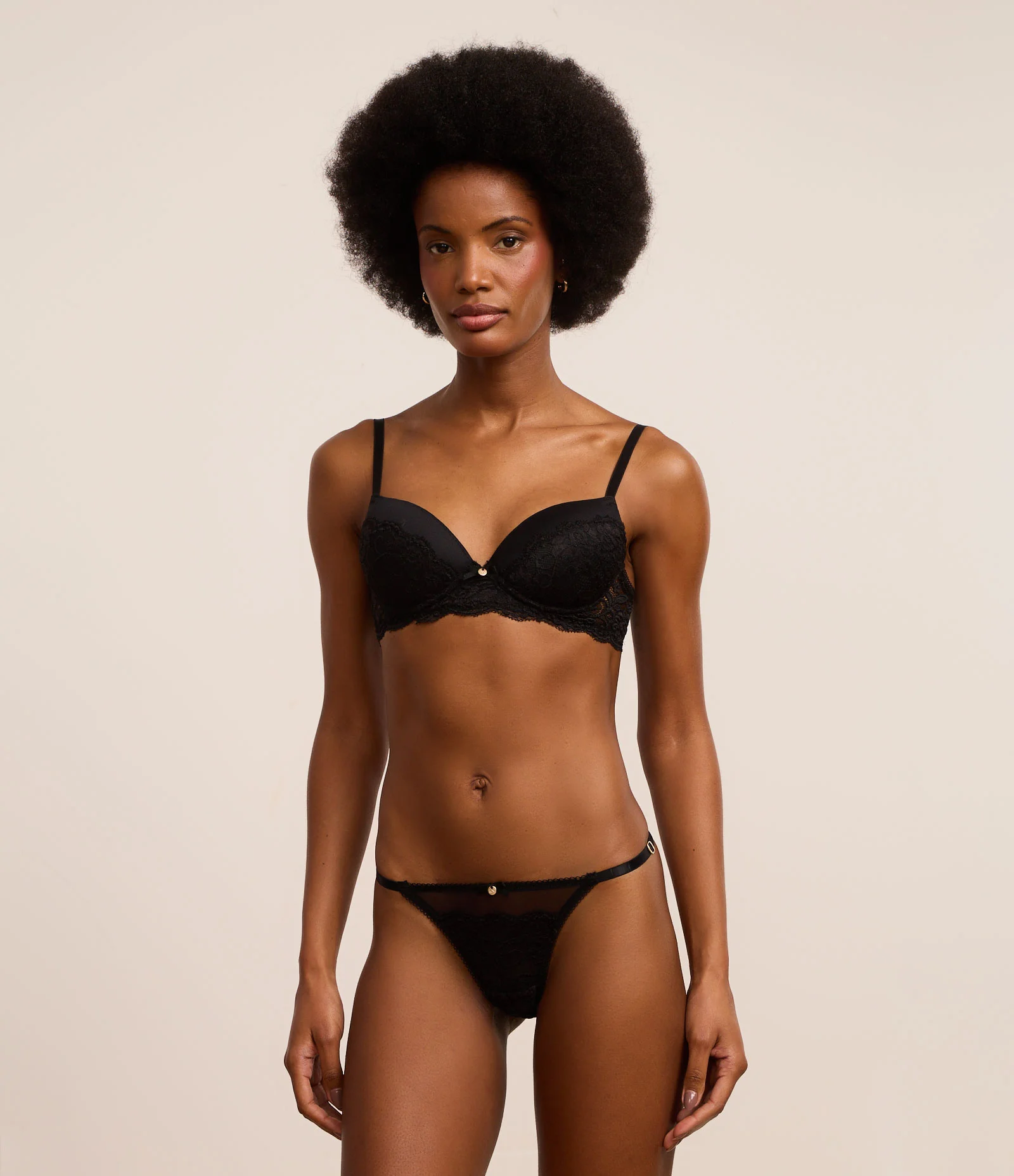 Calcinha String Fio Duplo em Renda Floral Preto 1