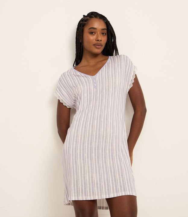 Camisola em Viscose com Estampa Listrada e Rendinha na Manga