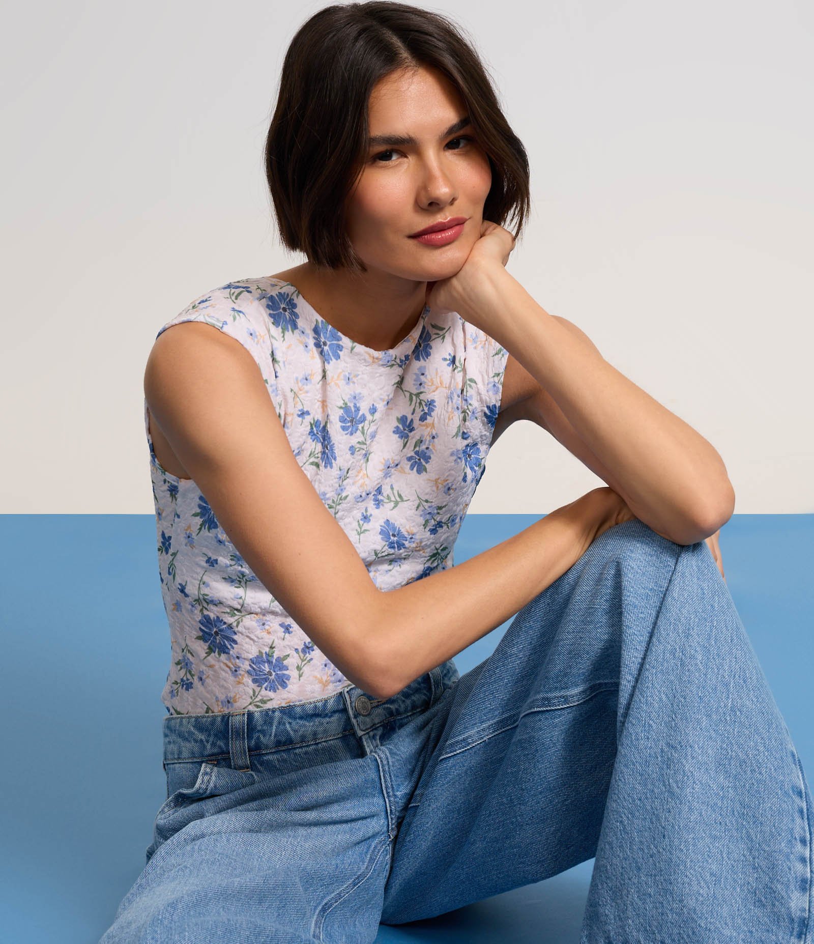 Body em Anarruga com Estampa Floral Liberty e Franzido Lateral Branco/Azul 4