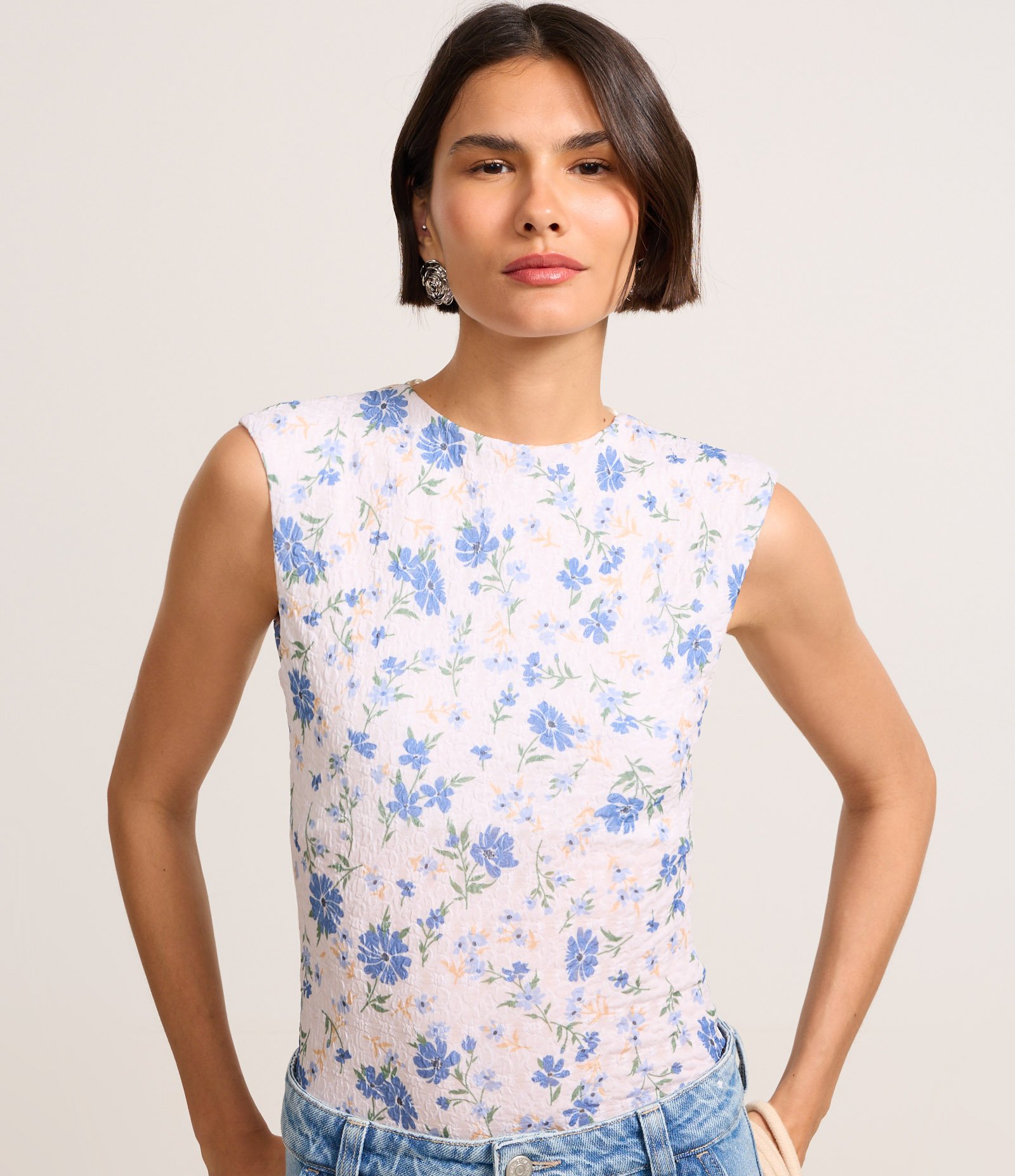 Body em Anarruga com Estampa Floral Liberty e Franzido Lateral Branco/Azul 3