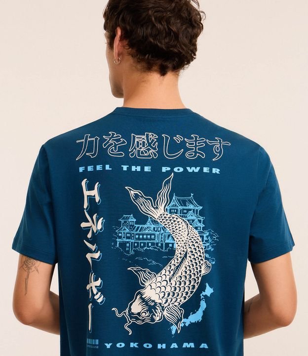 Camiseta Comfort em Algodão com Estampa de Carpa Oriental
