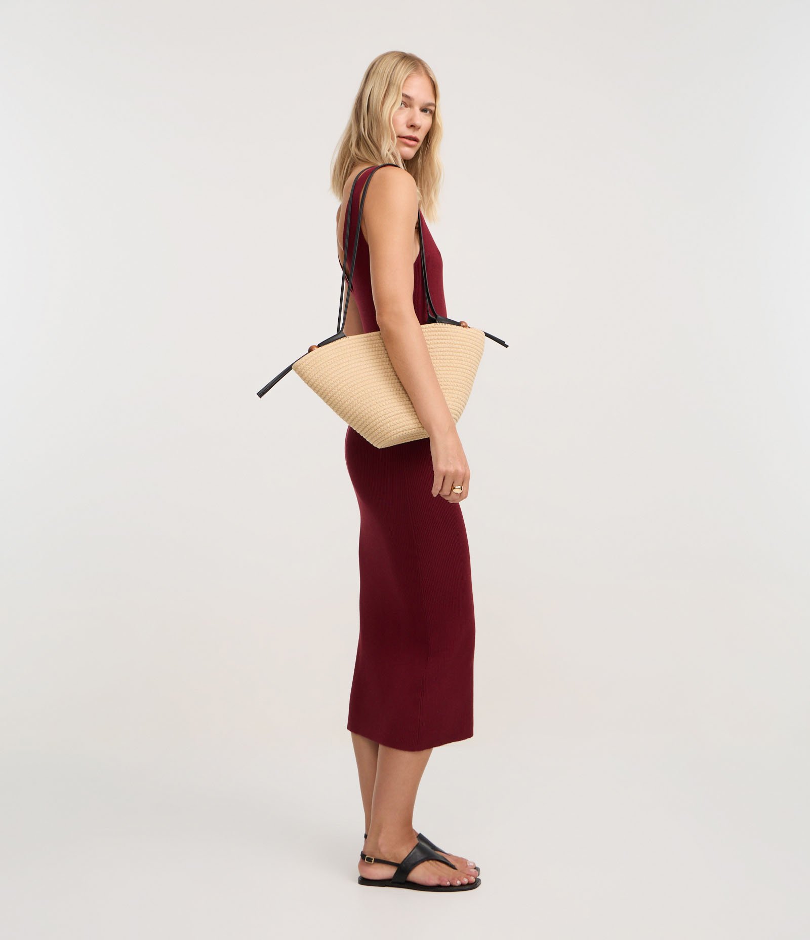 Vestido Midi em Tricô Texturizado com Decote V Bordô 4