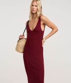 Vestido Midi em Tricô Texturizado com Decote V