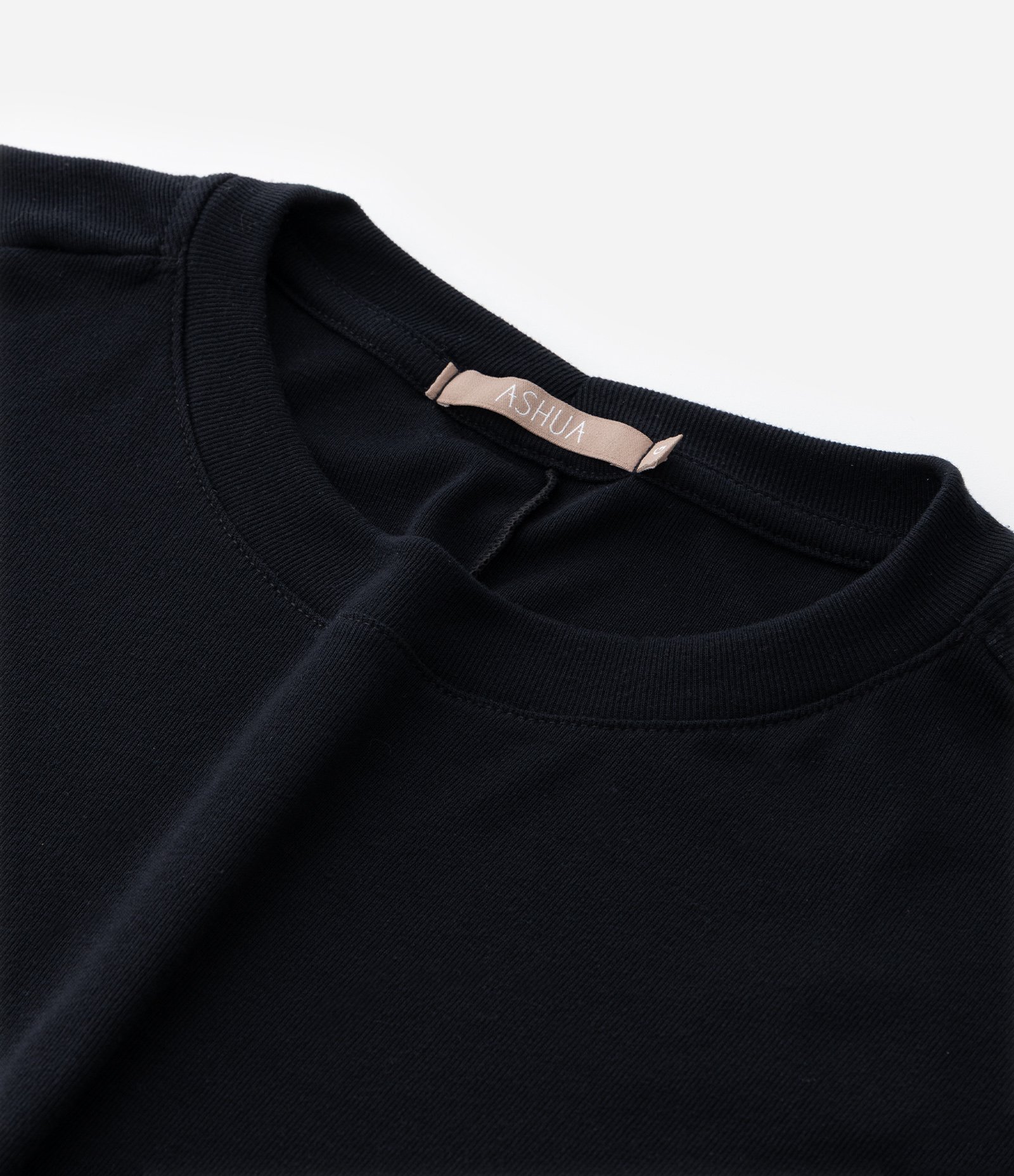 Blusa em Ribana com Ombro Deslocado Curve & Plus Size Preto 7