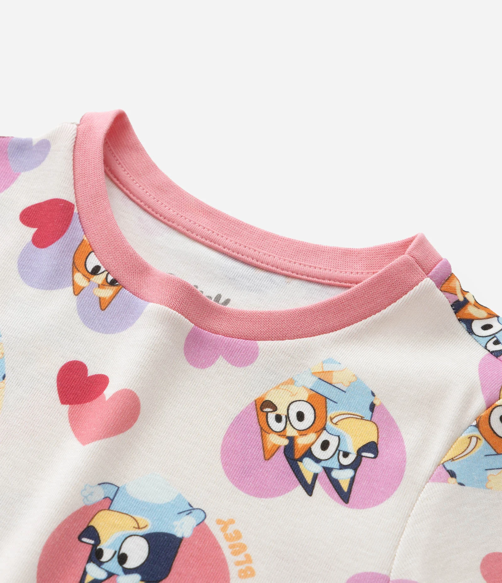 Pijama Infantil com Estampa Bluey e Bingo com Corações - Tam 3 a 8 Anos Off White 10