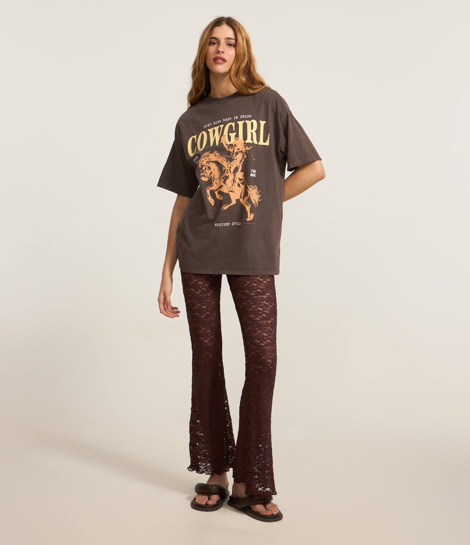 Calça Flare em Renda Floral Marrom 1