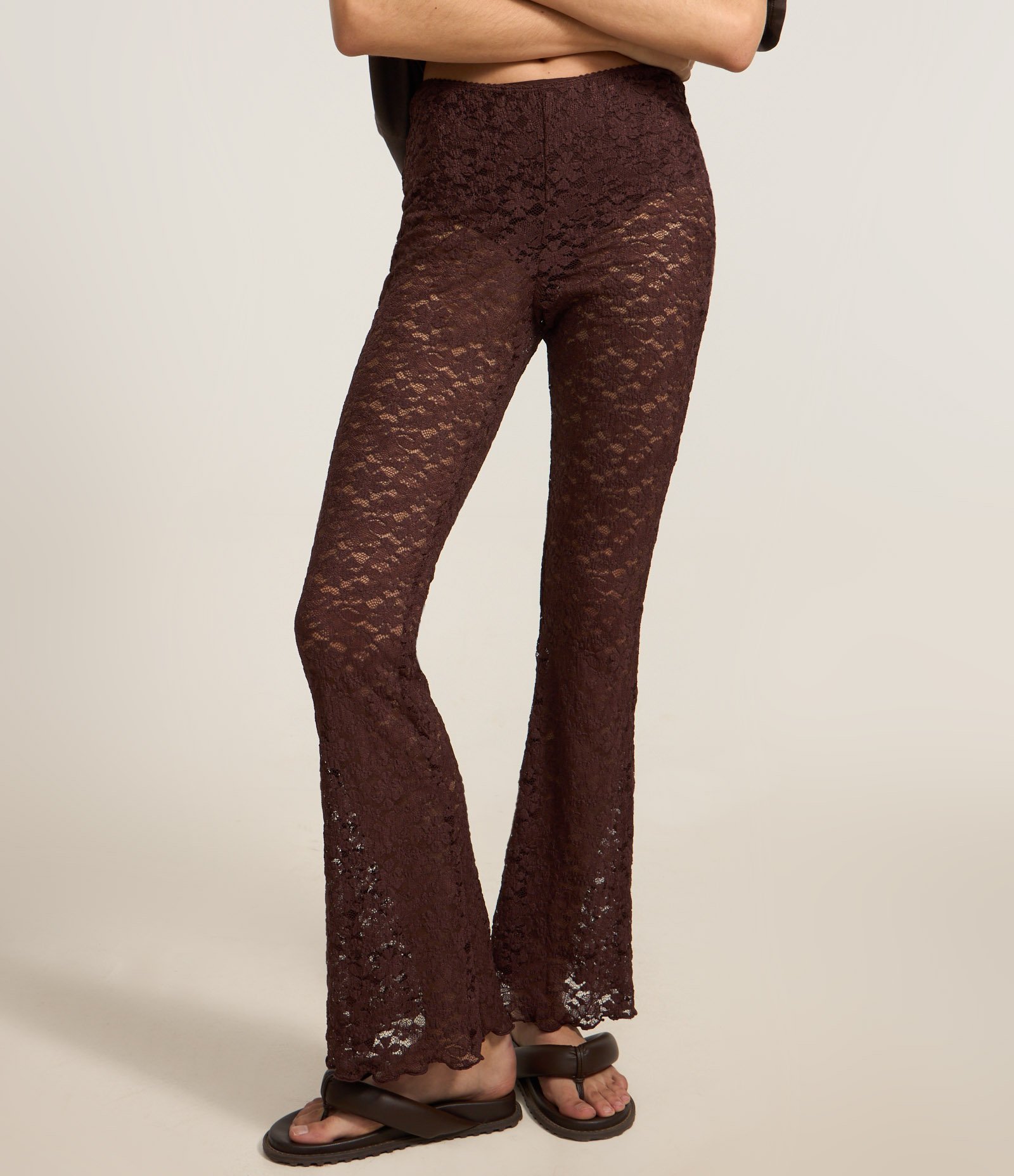 Calça Flare em Renda Floral Marrom 3