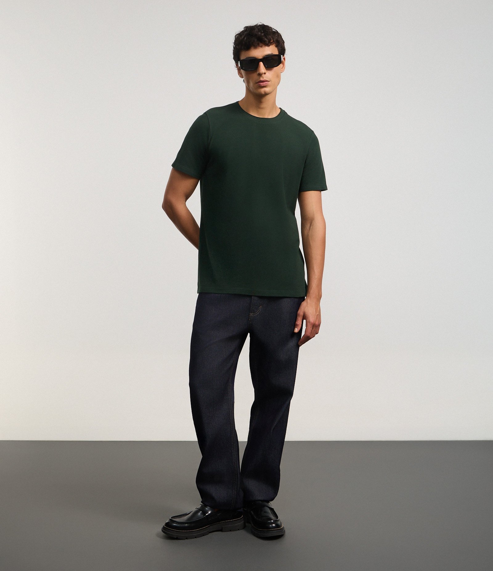 Camiseta Regular em Piquet com Gola Sobreposta em Ribana Verde 2